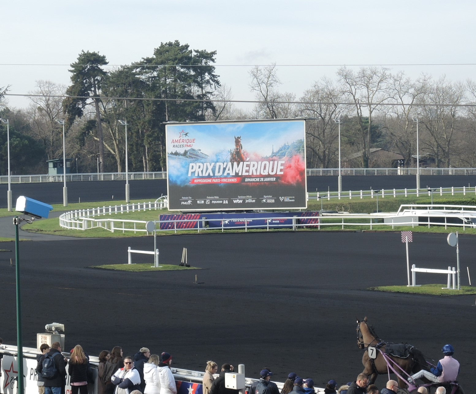 Pantalla LED en remolque y mástil giratorio de 62m² - LM62 - 2 unidades