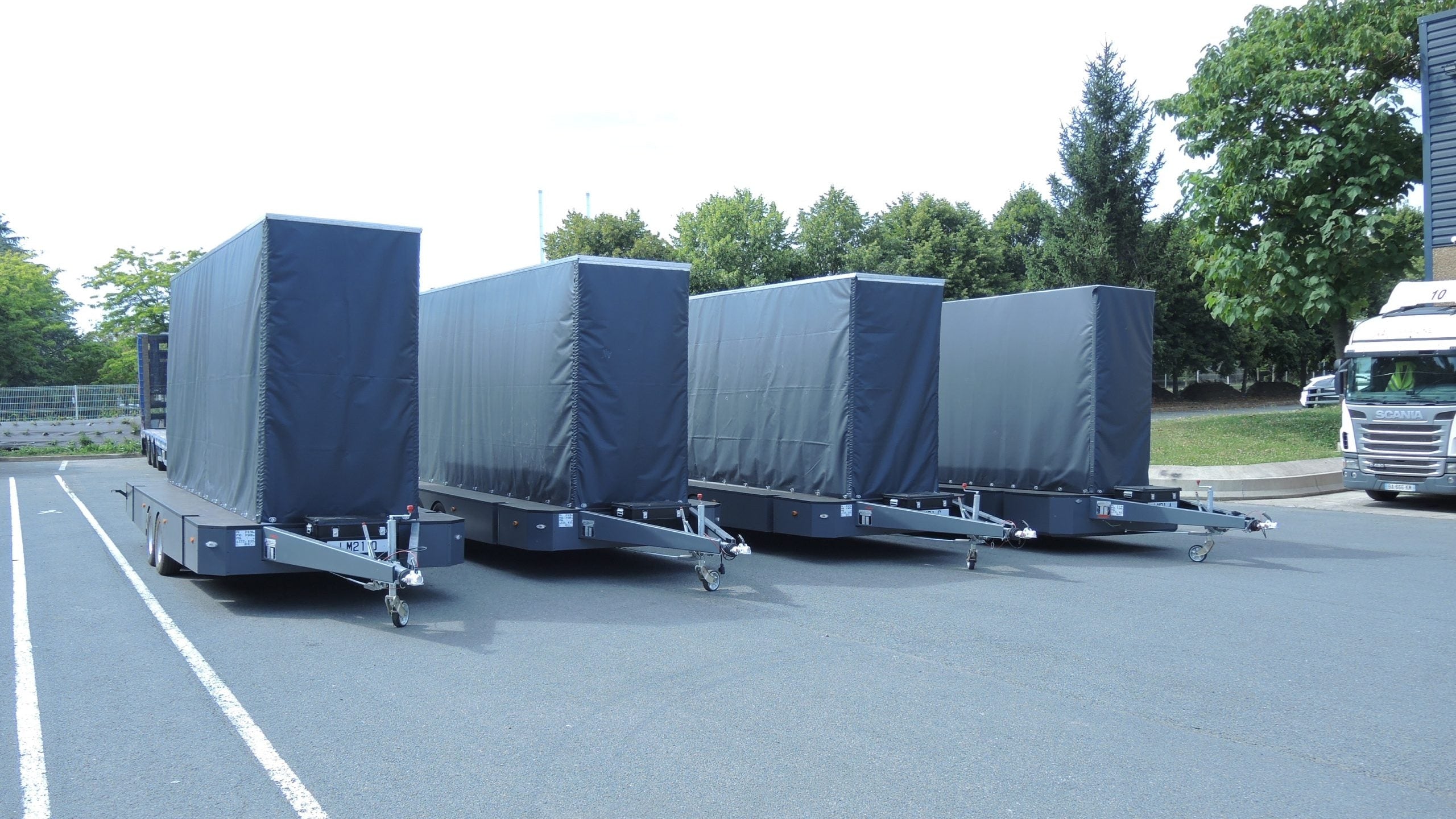 21m² rotating mast trailer-mounted LED screen - LM21 – 4 units