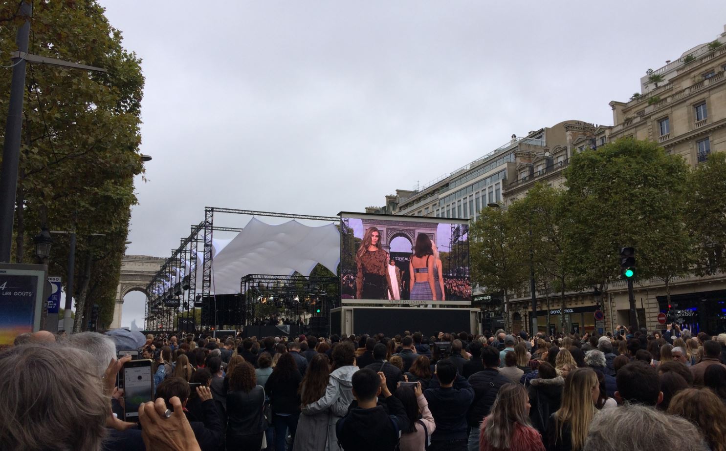 Pantalla LED en contenedor y mástil rotatorio de 30m2 - LMC30 - 2 unidades