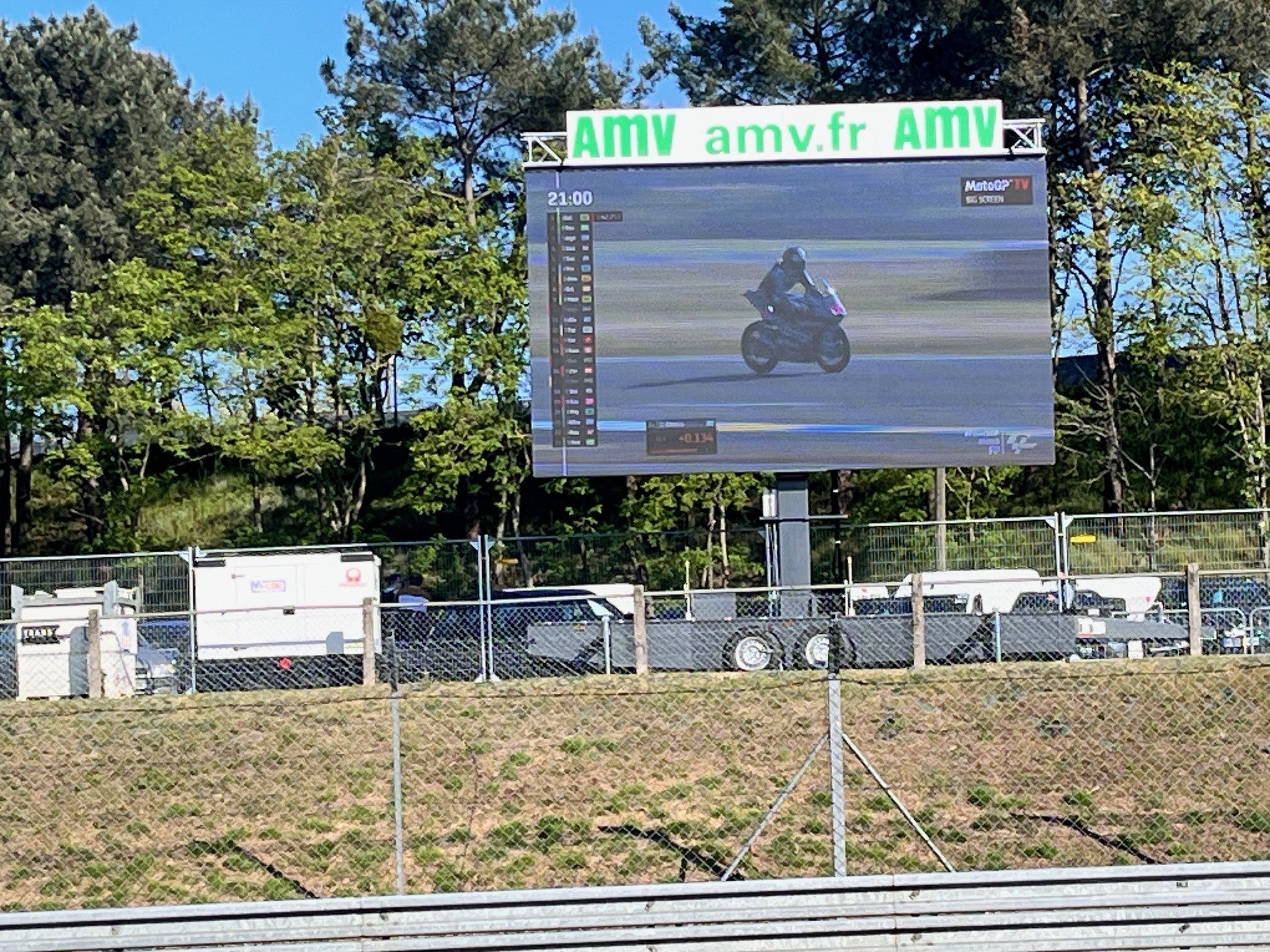 Pantalla LED sobre remolque y mástil rotatorio de 21m² - LM21 – 4 unidades