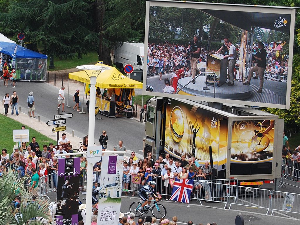 Giant LED screen SUPERVISION LMC30 Tour de France 2015
