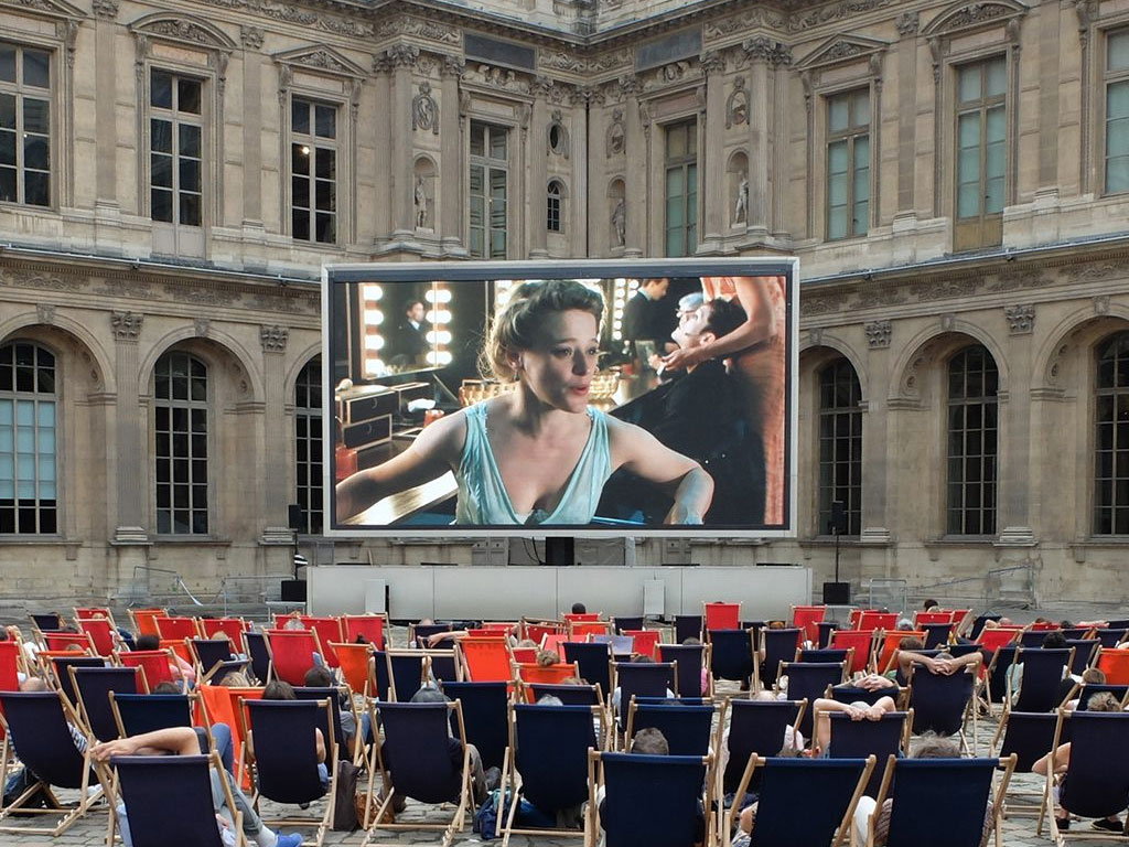 Giant LED screen SUPERVISION LM62 Festival Paris l'été Le Louvre