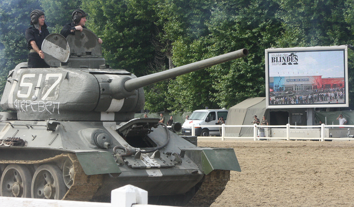 Giant mobile LED screen SUPERVISION LM15 Carrousel de Saumur 2015