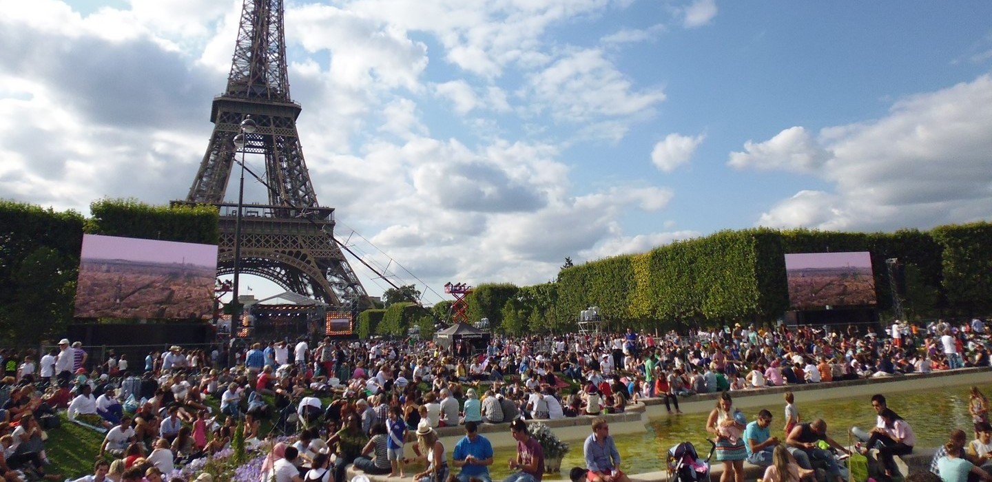 Giant screen SUPERVISION Concert de Paris Tour Eiffel July 14th