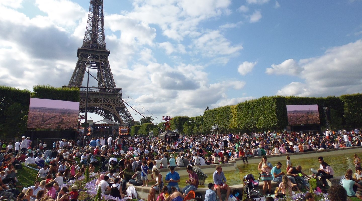 Giant screen SUPERVISION Concert de Paris Tour Eiffel July 14th