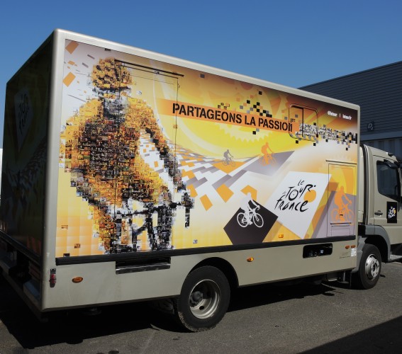 Dressing and branding of giant LED screens Supervision Tour de France France TV Sport