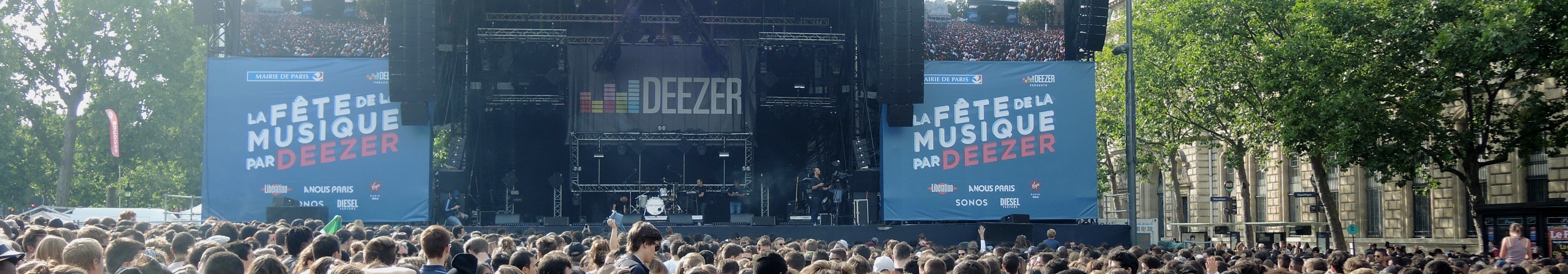 Modular giant LED screen M10 SUPERVISION Fête de la Musique République