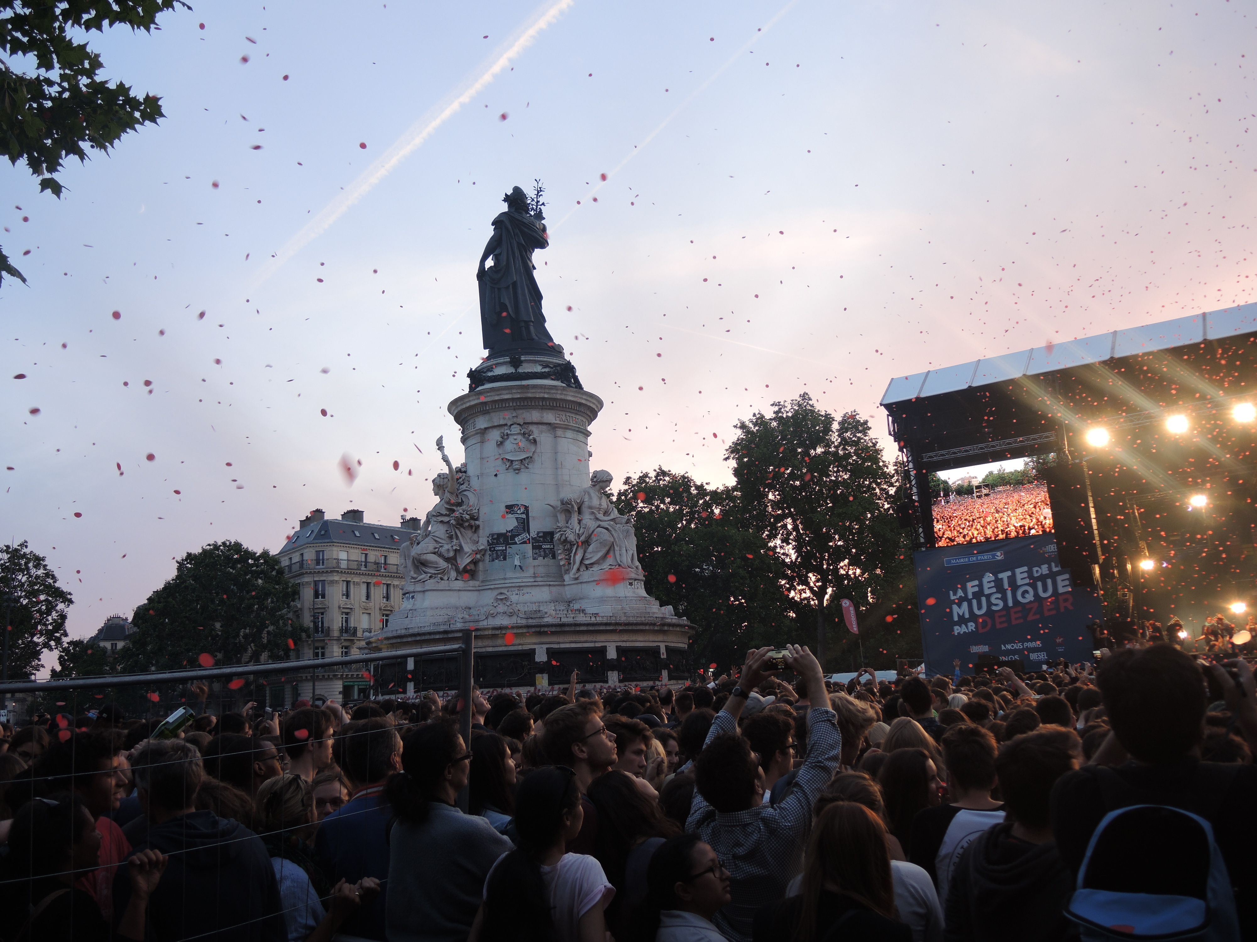 Ecran géant LED modulaire M10 SUPERVISION Fête de la Musique République