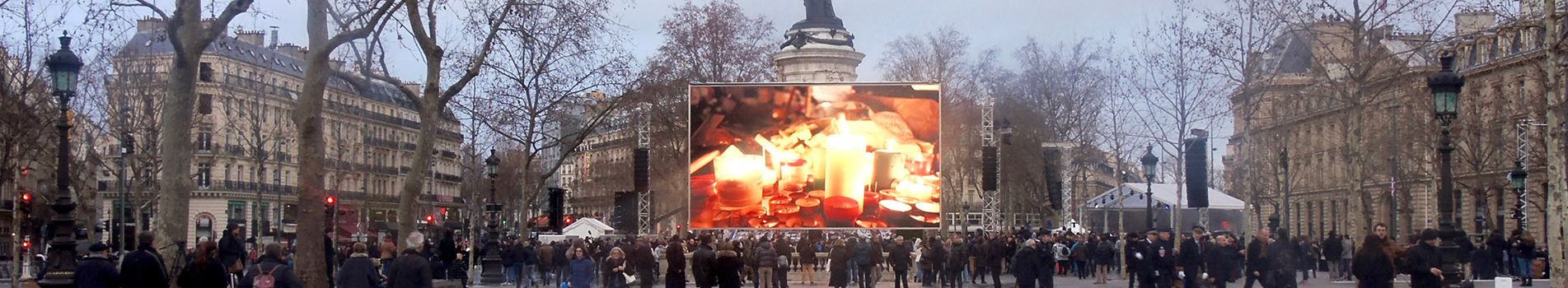 Ecran géant LED mobile LM103 SUPERVISION Commémoration attentats Paris Charlie Hebdo