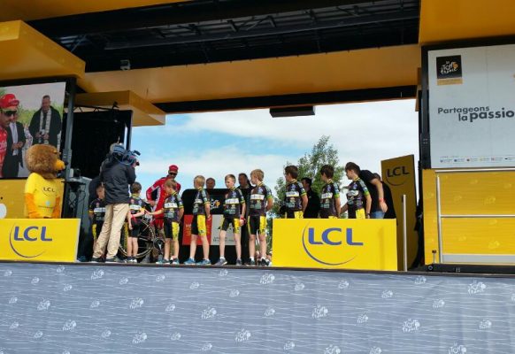 Giant modular LED screen SUPERVISION M5.8 Tour de France 2016 Podium des signatures