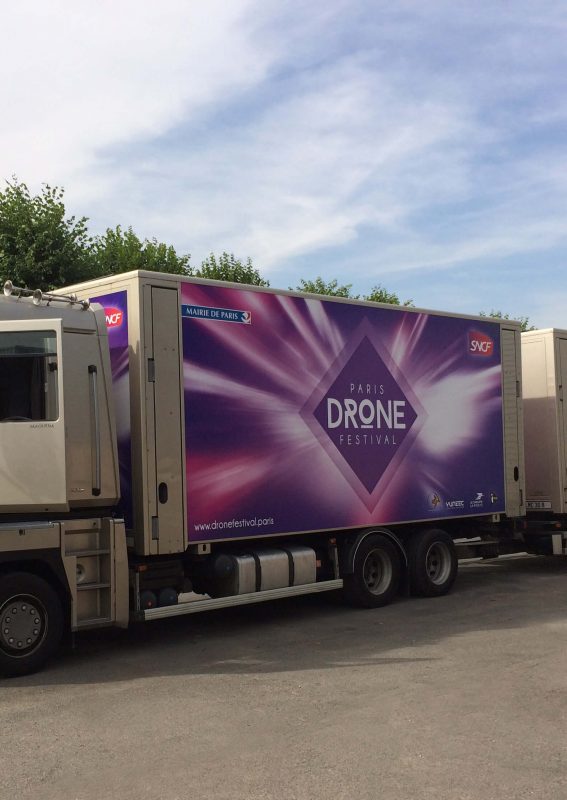 Branding camión pantalla gigante LED LMC30 SUPERVISION Paris Drone Festival