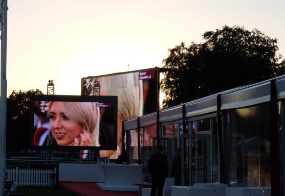 Giant LED screen SUPERVISION M5.8 high contrast Qatar Prix de l’Arc de Triomphe