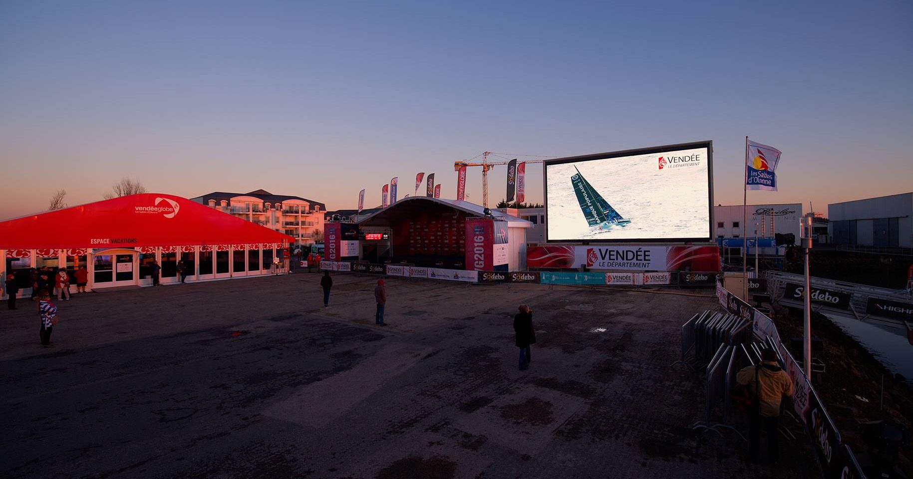 Large video screen LM62 Vendée Globe Village arrivée @Easyride/BPCE