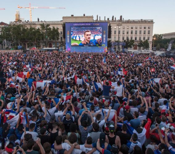 Giant LED screen Supervision EURO 2016 FanZone de Lyon