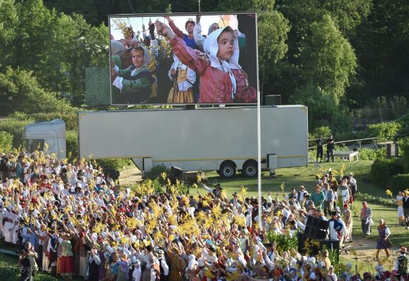 Giant LED screen Supervision LMC50 at the 40th anniversary of the Puy du Fou Cinéscénie