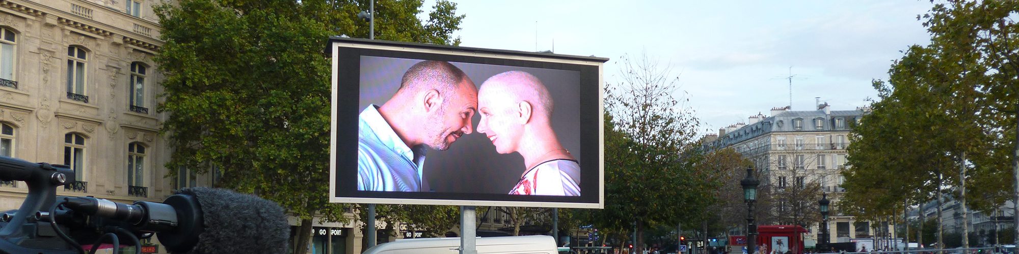 Ecran géant outdoor Supervision LM15 Octobre Rose Place de la République Paris