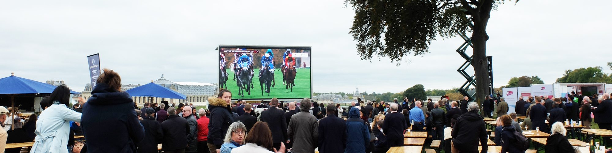 Ecran géant outdoor Supervision Qatar Prix de l'Arc de Triomphe Hippodrome de Chantilly