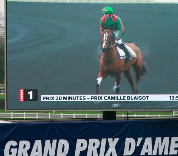 LED-large-video-screen-supervision-LM103-grand-prix-amerique