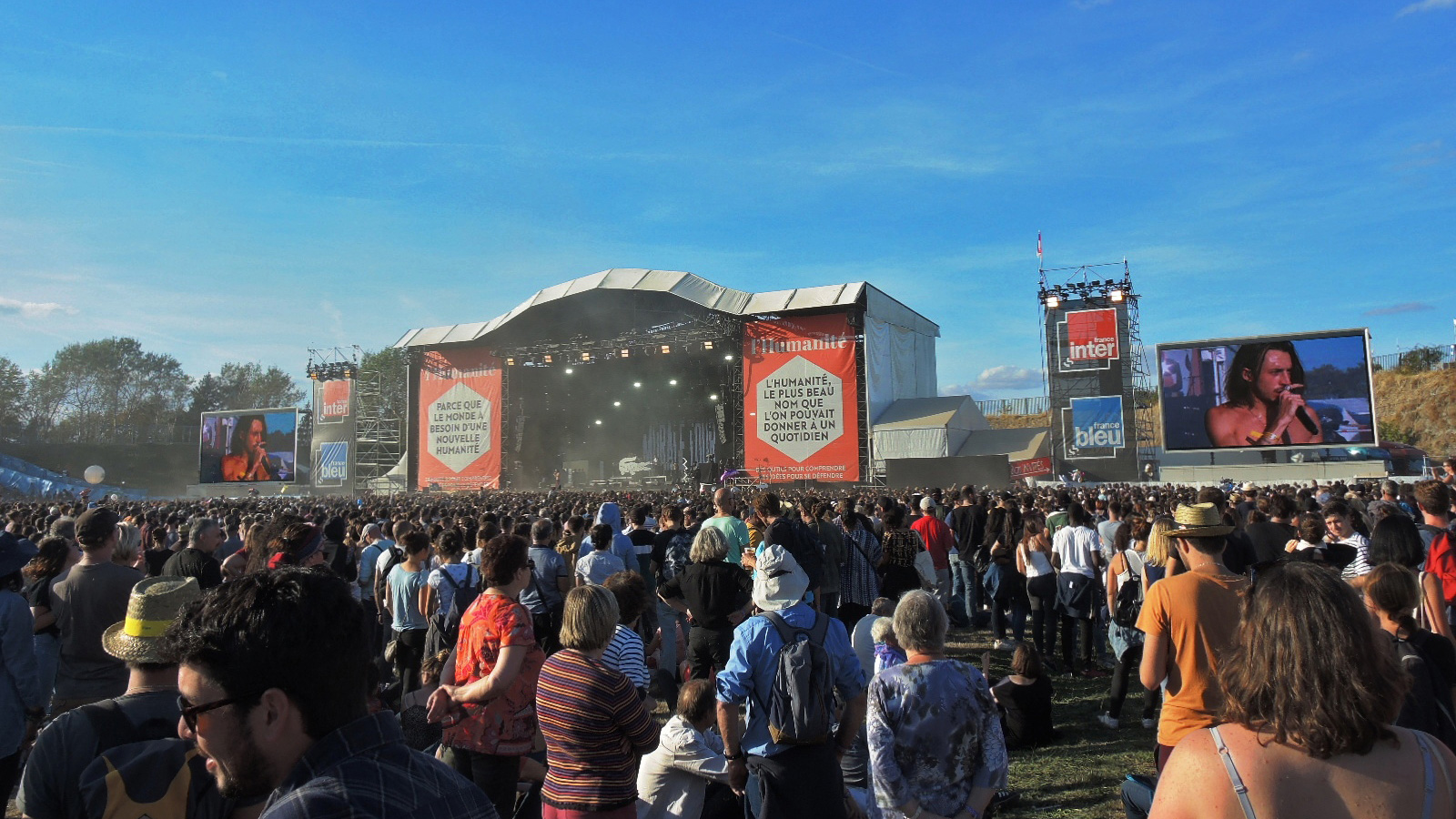 LED-large-video-screen-Supervision-Fete-Humanite