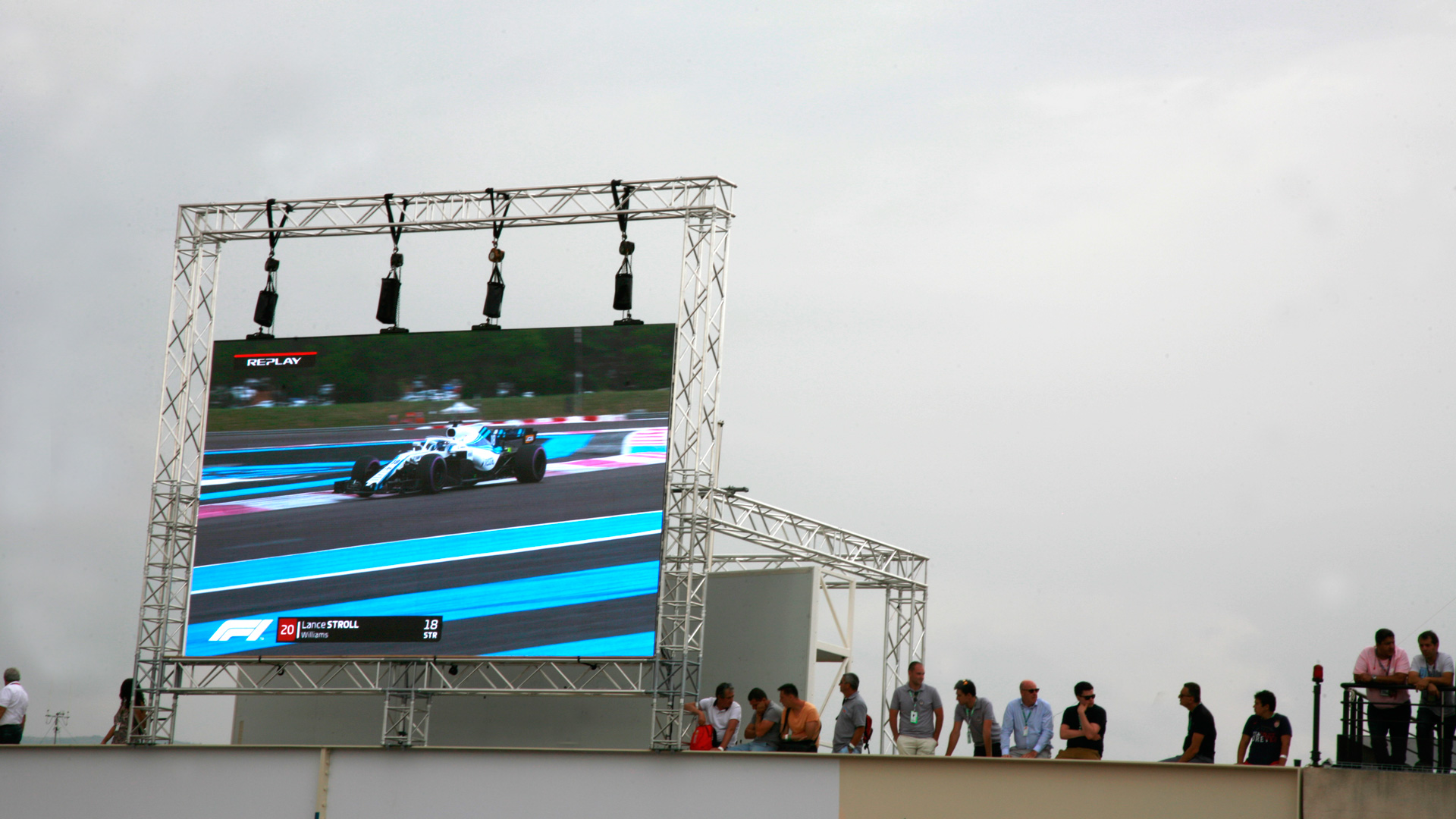 LED-large-video-screen-Gd-Px-F1-Castellet-Circuit-France