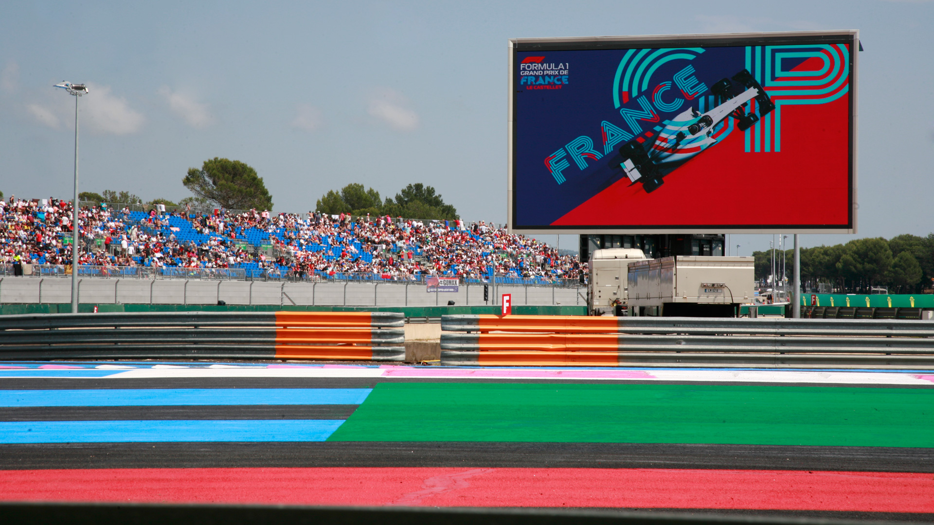 LED-large-video-screen-Supervision-LM62-Gd-Px-F1-Castellet-Circuit-France