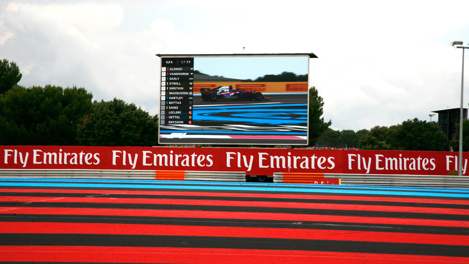 LED-large-video-screen-Supervision-LM62-Gd-Px-F1-Castellet-Circuit-France