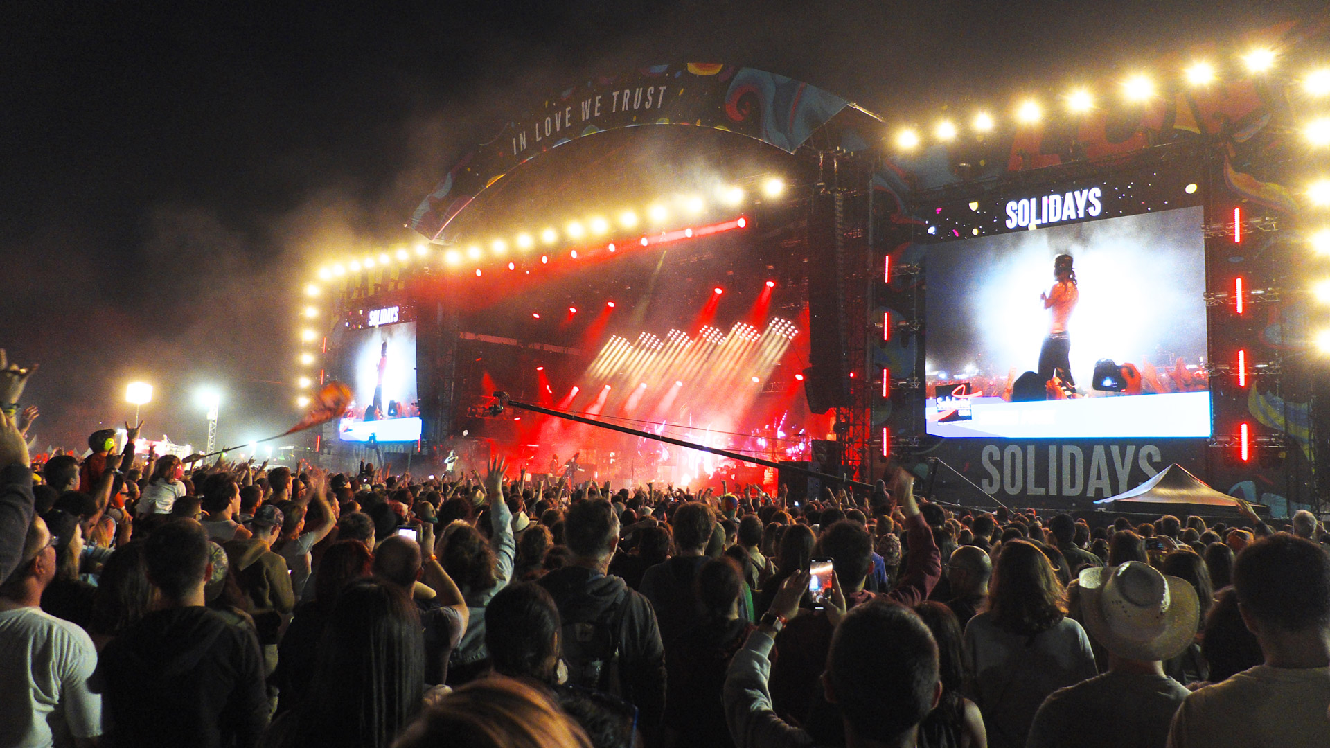 LED-large-video-screen-Supervision-Solidays-Paris