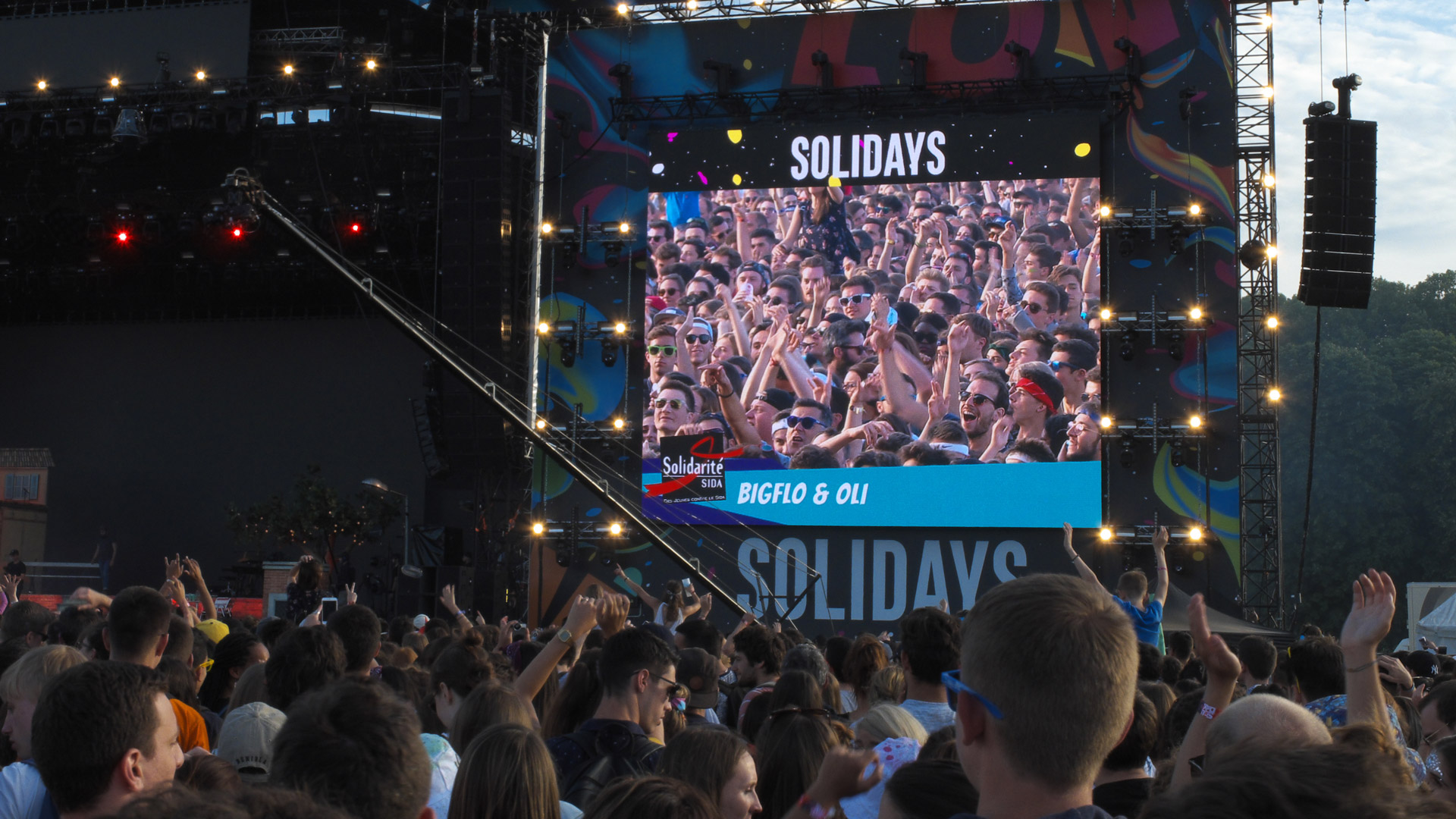 LED-large-video-screen-Supervision-Solidays-Paris