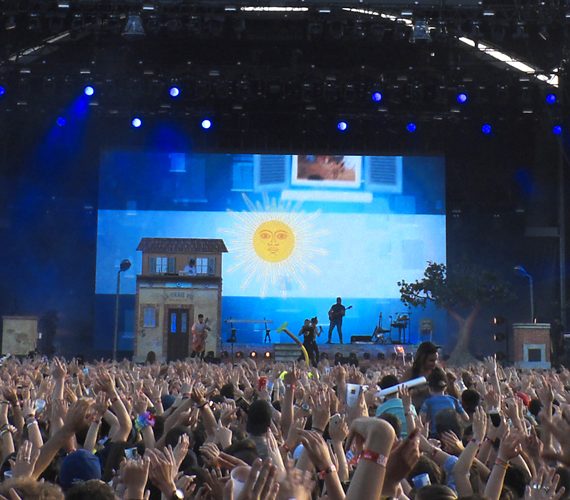 LED-large-video-screen-Supervision-Solidays-Paris