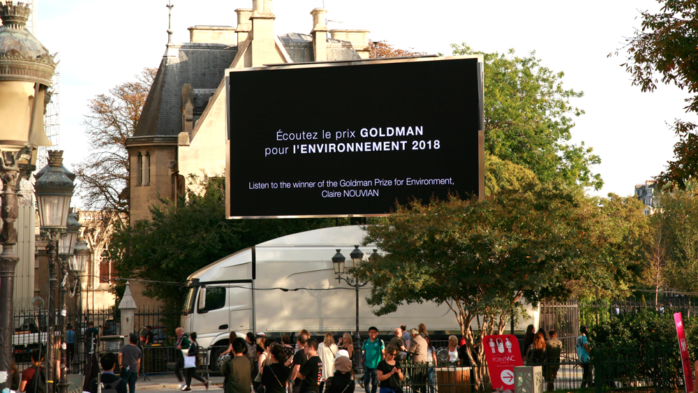 Led-large-video-screen-Supervision-LMB46-Dame-de-Coeur-Notre-Dame-Paris