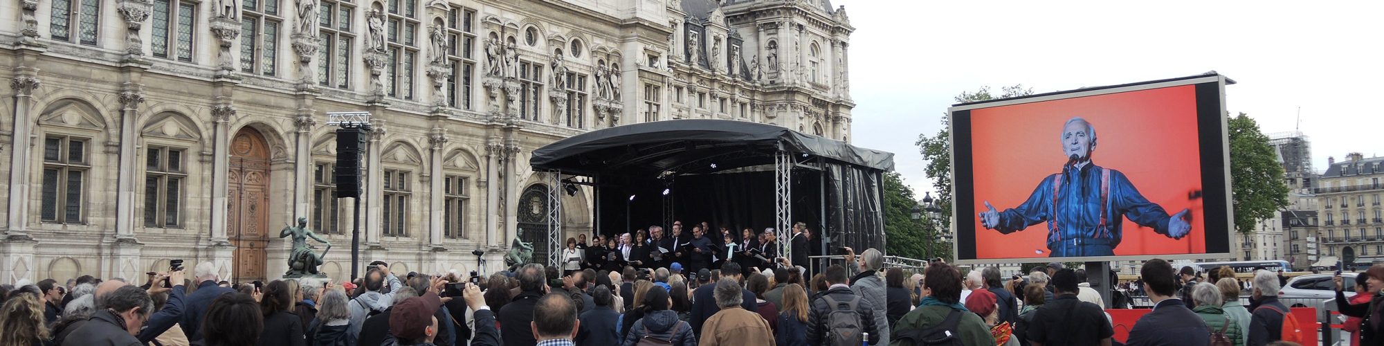 ecran-geant-led-supervision-charles-aznavour-hotel-de-ville-lm17