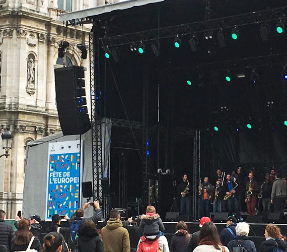 ecran-geant-led-supervision-fete-europe-hotel-de-ville-paris-lm17