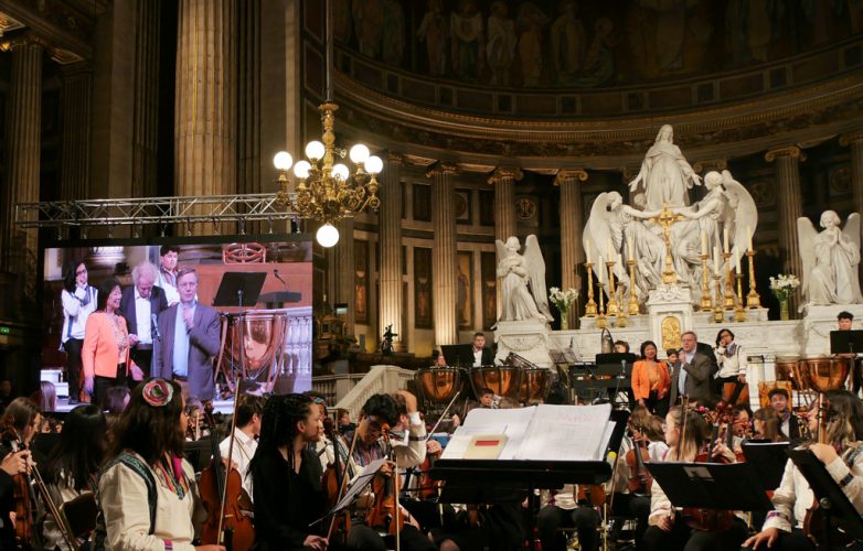 led-large-video-screen-supervision-concert-planet-medeleine-m5.8-1