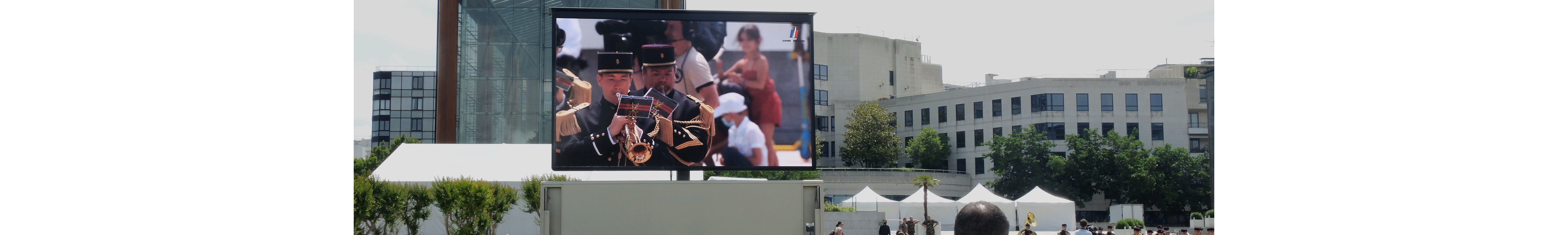 ecran-geant-led-supervision-armee-de-terre-lmc30