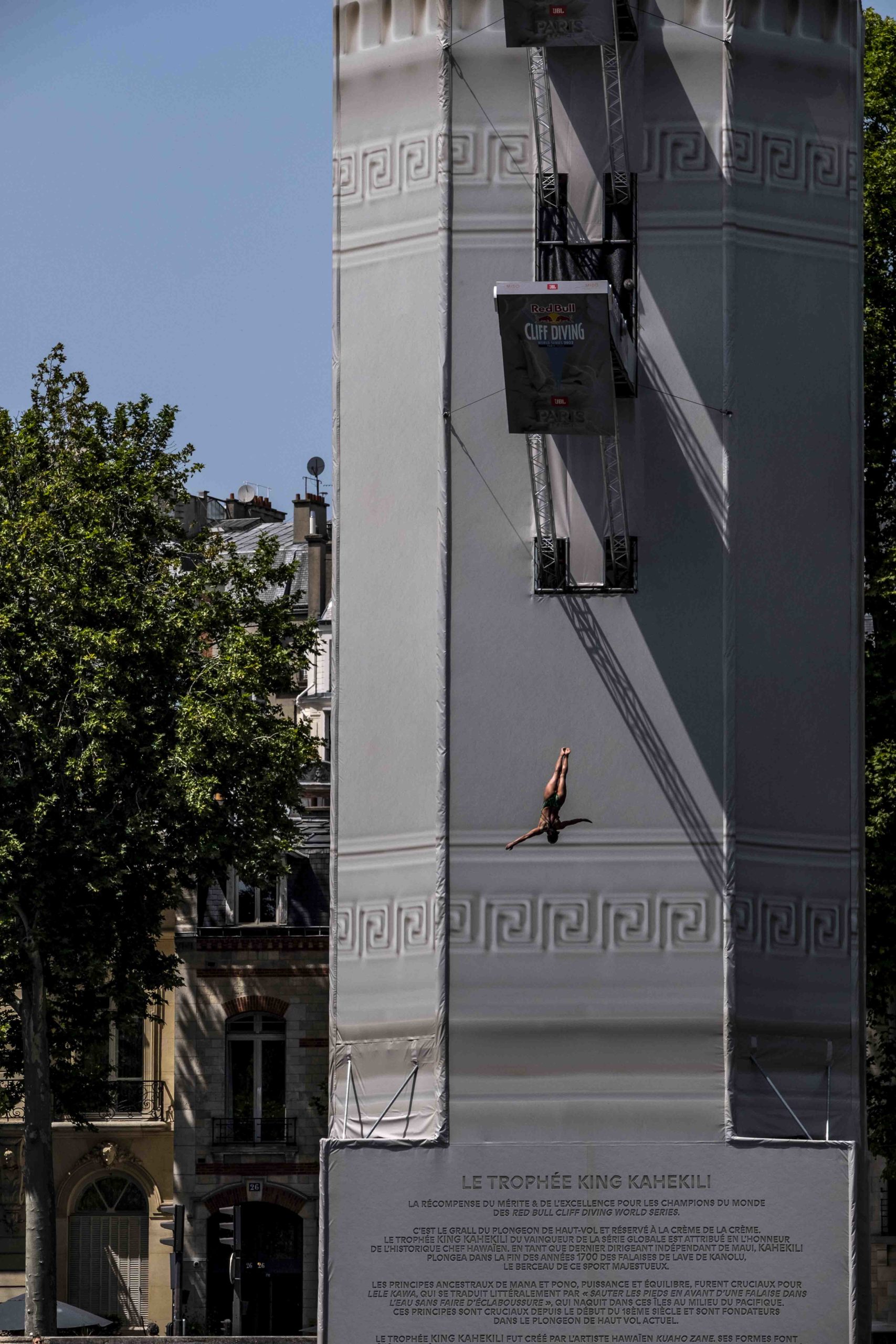 ecran-geant-led-supervision-redbull-cliffdiving-paris-lm103