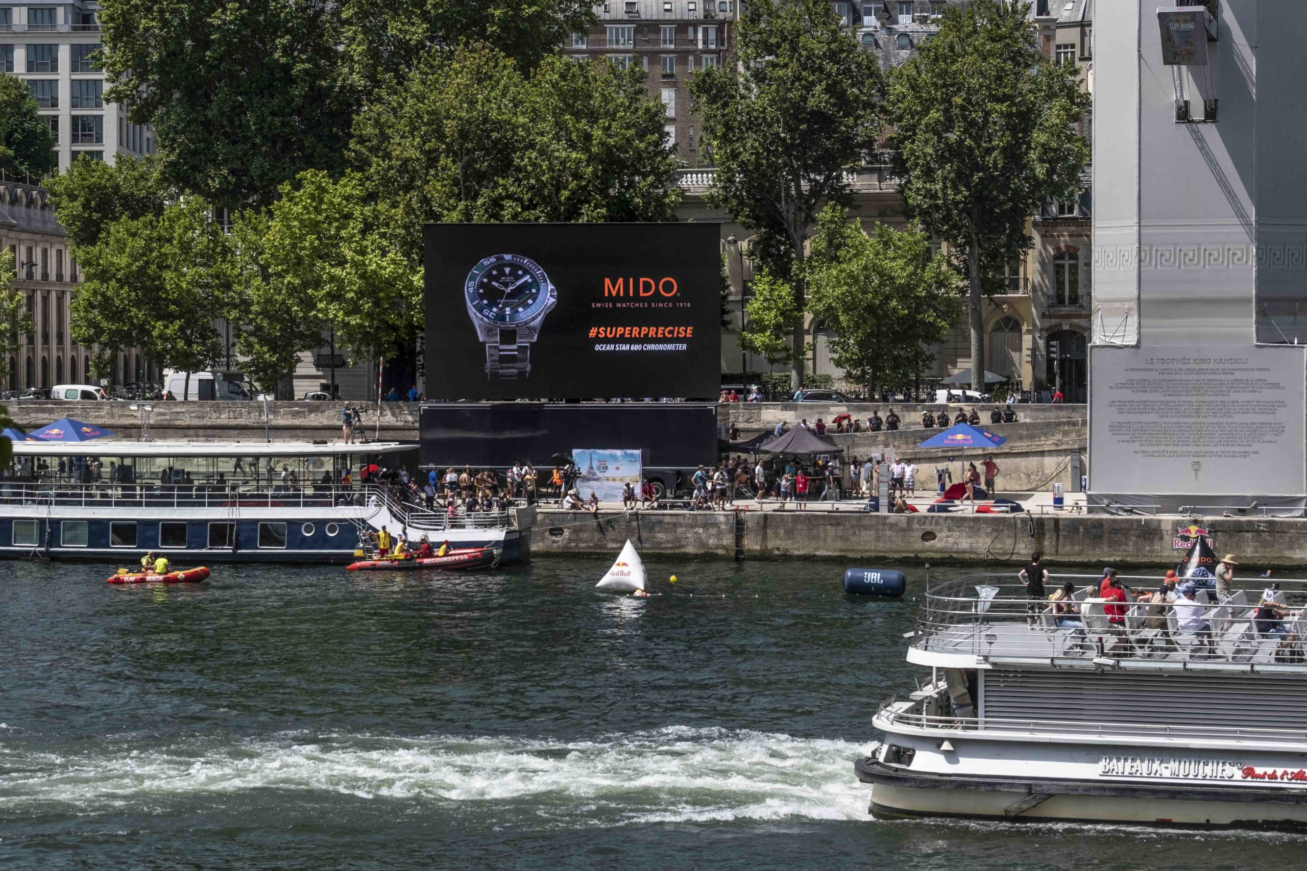 ecran-geant-led-supervision-redbull-cliffdiving-paris-lm103