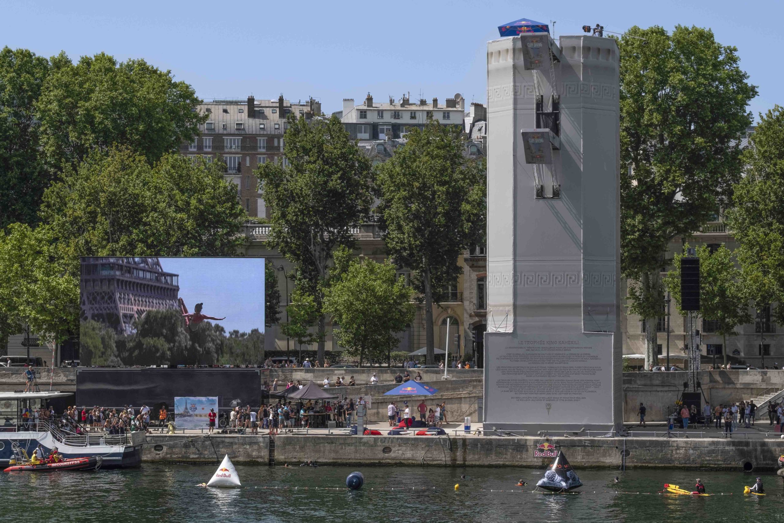 ecran-geant-led-supervision-redbull-cliffdiving-paris-lm103