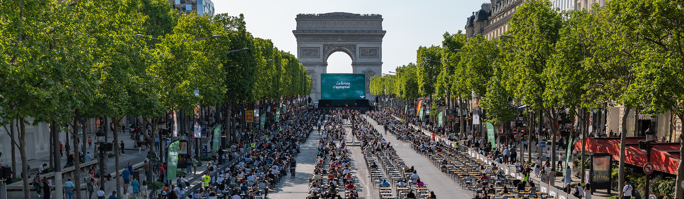 ecran-geant-led-supervion-grande-dictee-champs-elysees-lm103