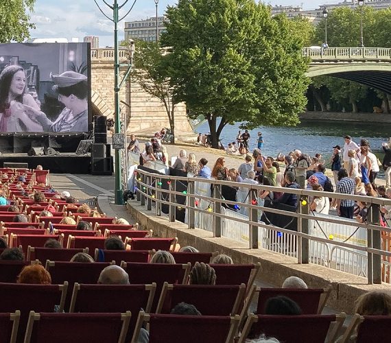 ecran-geant-led-supervision-Dolcevita-sur-Seine-SV4.8