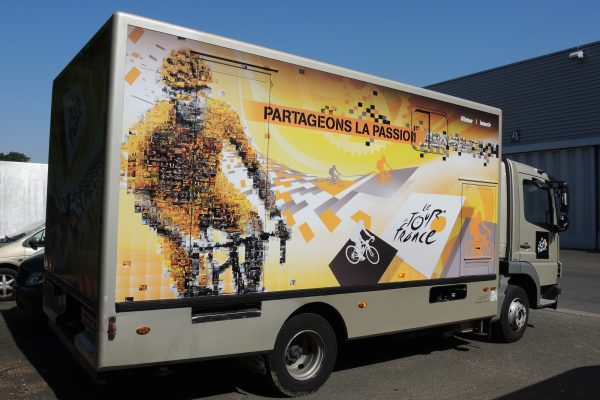 Habillage camion écran géant LED mobile Supervision Tour de France France TV Sport