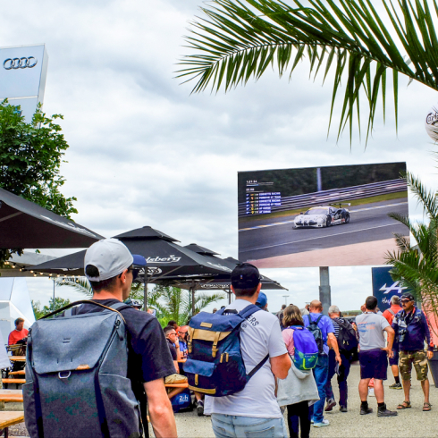 LM18Écran mobile à Led sur conteneur et mât rotatif