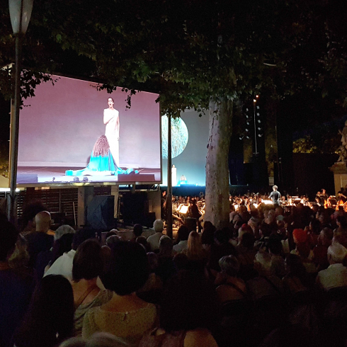 LM15Écran à Led sur remorque design et sur mât rotatif