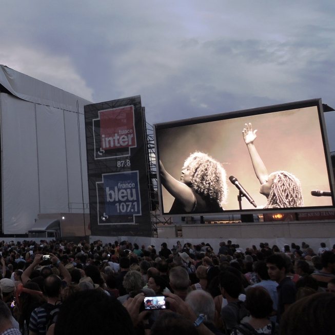 MOBILEGiant LED screensWhether you organise an outdoor or indoor event but have neither the space, nor the time to install a complex metallic structure, we have the experience in installing mobile screens, mounted on truck or on container.